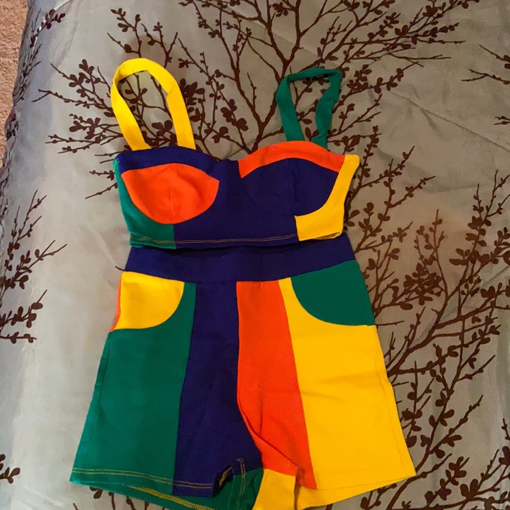 XS shorts & crop top set from fashion Nova.